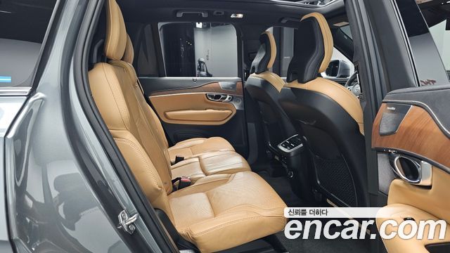 Volvo XC90 2019 — photo 17