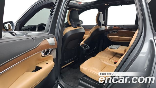 Volvo XC90 2019 — photo 18