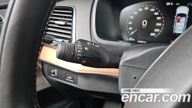 Volvo XC90 2019 — photo 21