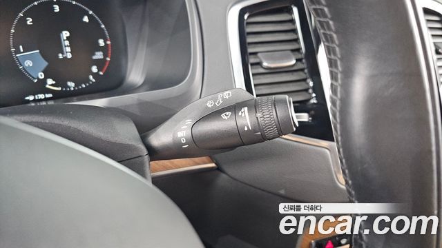 Volvo XC90 2019 — photo 22