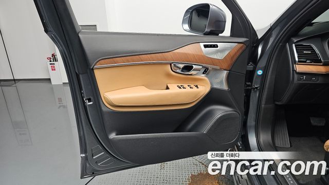 Volvo XC90 2019 — photo 14