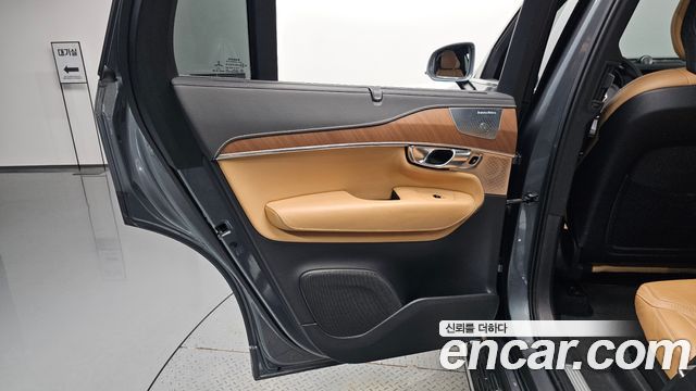 Volvo XC90 2019 — photo 15