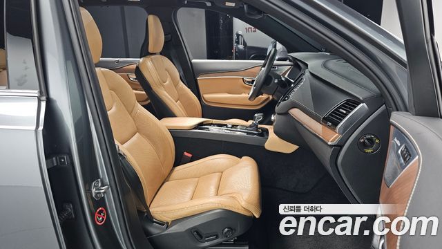 Volvo XC90 2019 — photo 16