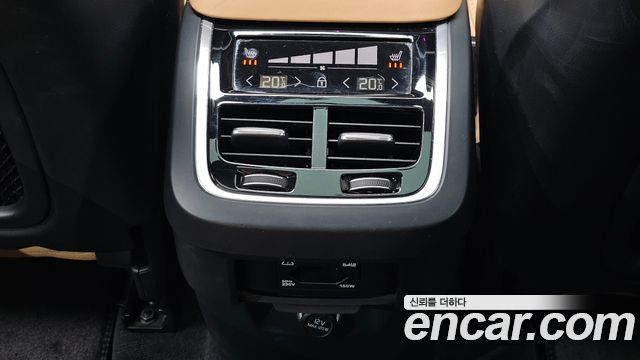 Volvo XC90 2019 — photo 30