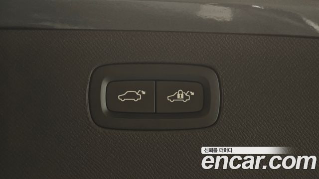 Volvo XC90 2019 — photo 37