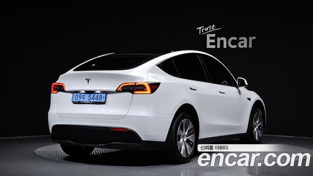 Tesla Model Y 2023 — photo 2