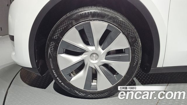 Tesla Model Y 2023 — photo 5