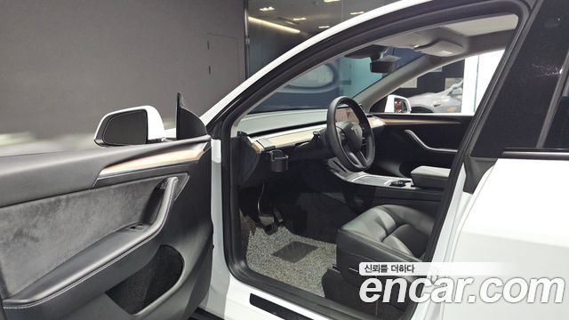 Tesla Model Y 2023 — photo 13