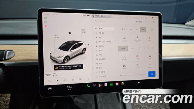 Tesla Model Y 2023 — photo 25