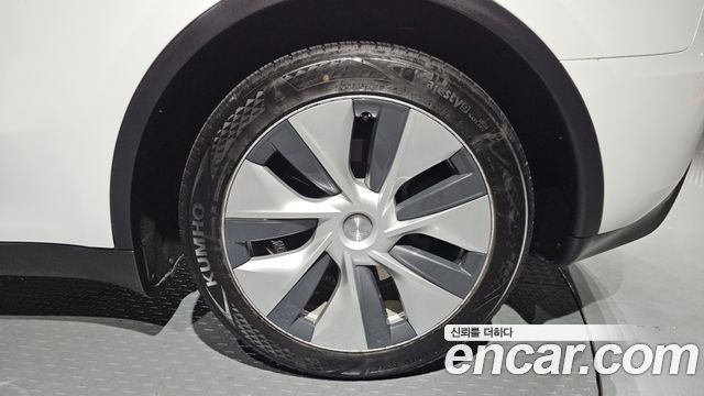 Tesla Model Y 2023 — photo 7