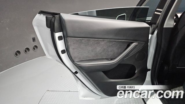 Tesla Model Y 2023 — photo 15