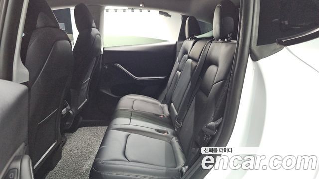 Tesla Model Y 2023 — photo 16