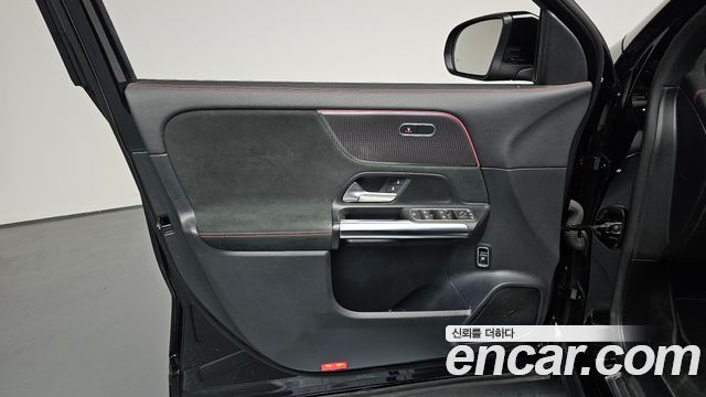 Mercedes-Benz EQA 2022 — photo 13