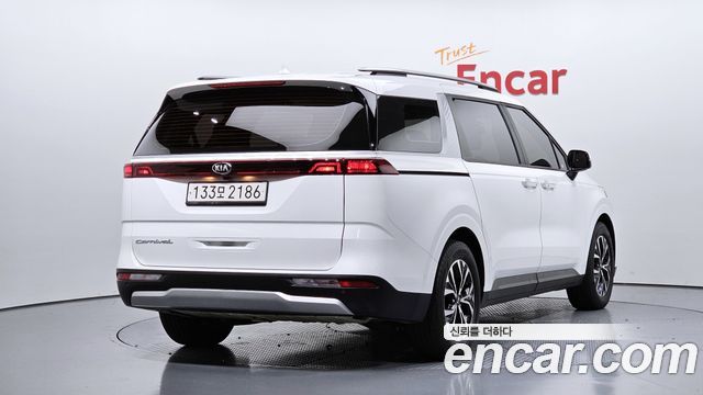 Kia Canival 2021 — photo 2