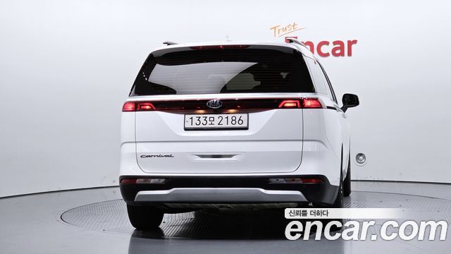Kia Canival 2021 — photo 4