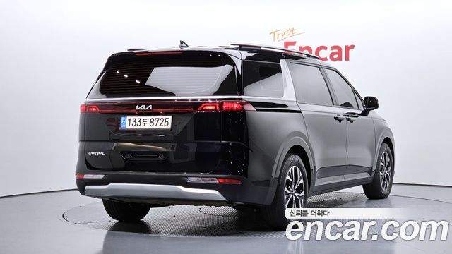 Kia Canival 2023 — photo 2