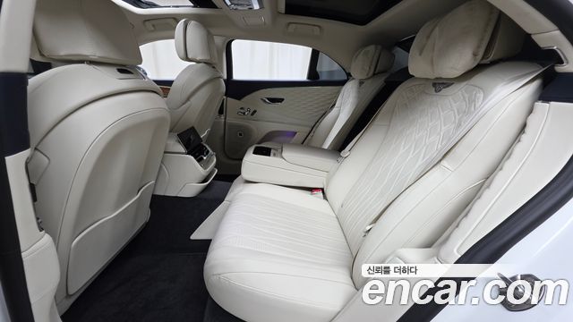 Bentley Flying Spur 2022 — photo 18