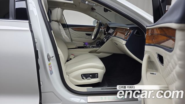 Bentley Flying Spur 2022 — photo 16