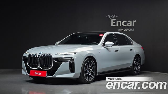 BMW 7-Series 2023 — photo 1