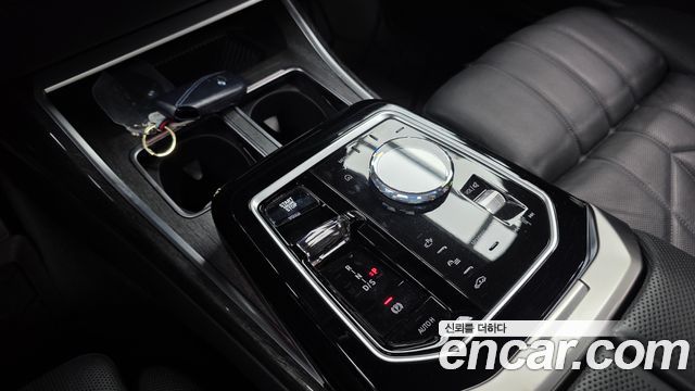 BMW 7-Series 2023 — photo 12