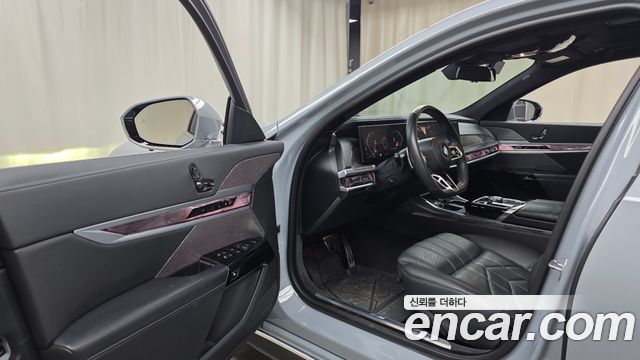 BMW 7-Series 2023 — photo 13