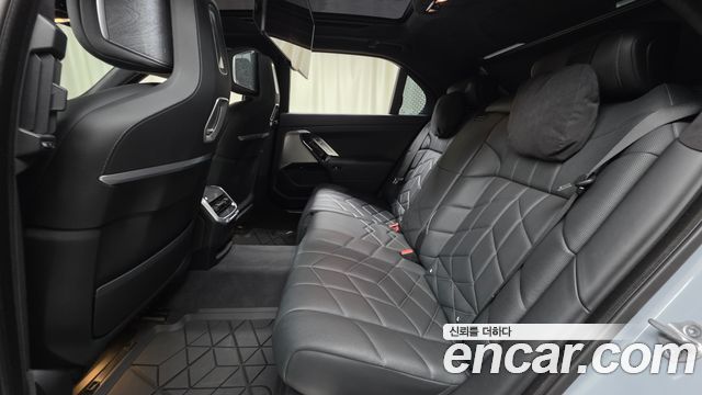 BMW 7-Series 2023 — photo 18