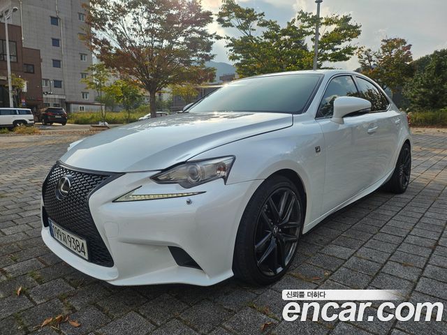 Lexus IS 2014 — photo 2
