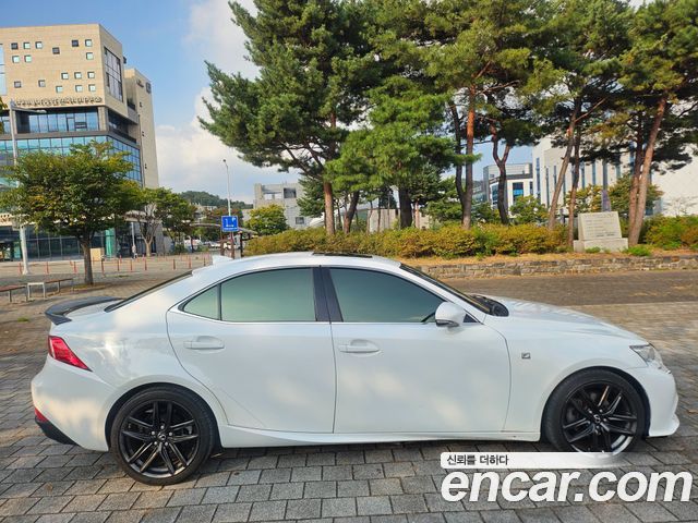Lexus IS 2014 — photo 4