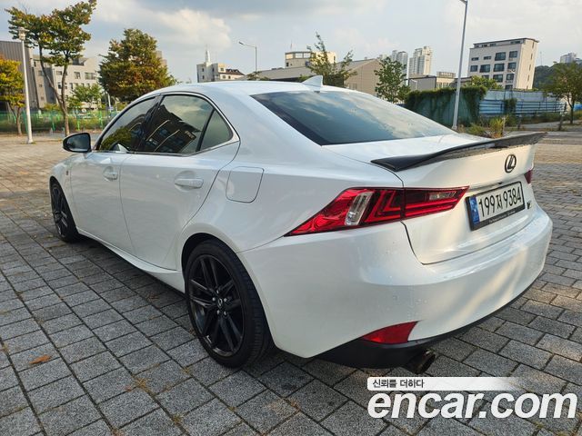 Lexus IS 2014 — photo 7