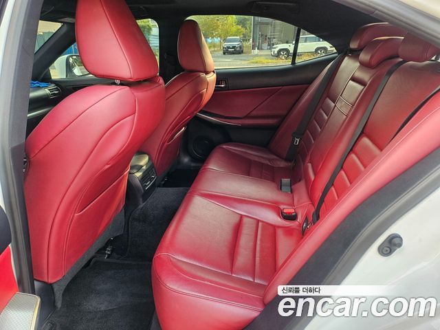 Lexus IS 2014 — photo 8