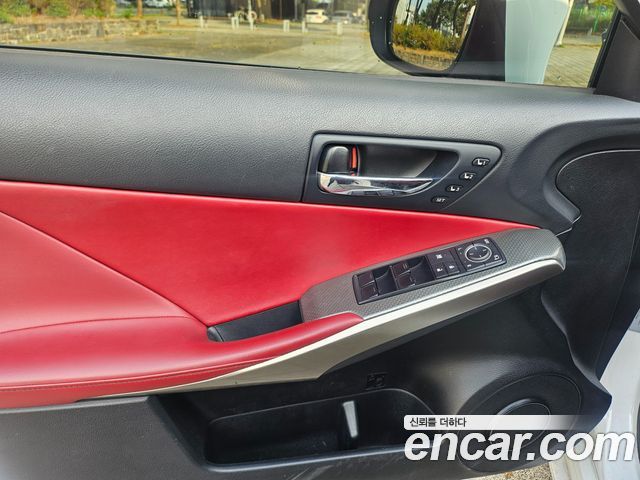 Lexus IS 2014 — photo 10