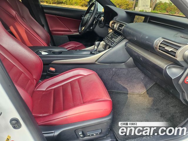 Lexus IS 2014 — photo 11
