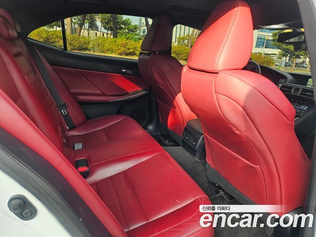 Lexus IS 2014 — photo 12