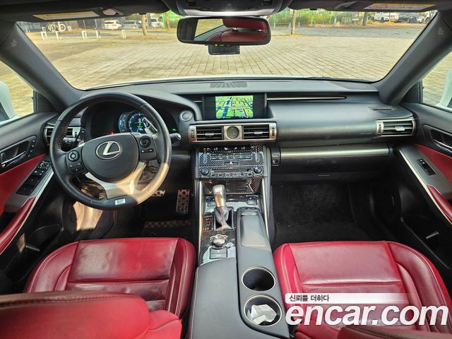 Lexus IS 2014 — photo 13