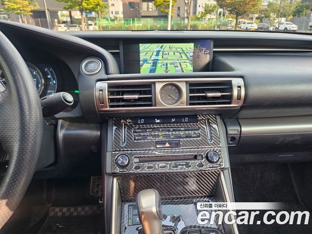 Lexus IS 2014 — photo 16