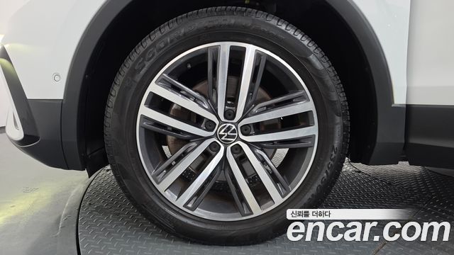 Volkswagen Tiguan 2022 — photo 5