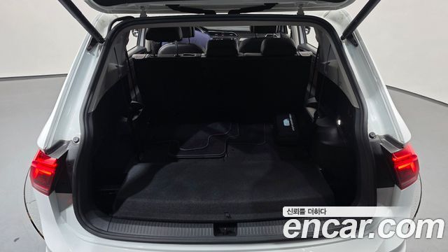 Volkswagen Tiguan 2022 — photo 26