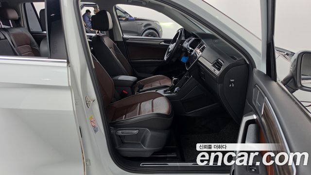 Volkswagen Tiguan 2022 — photo 16