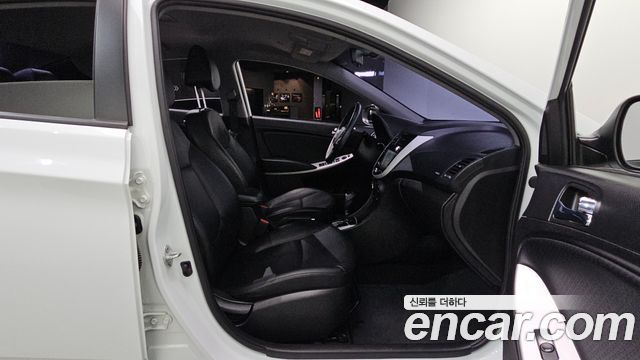 Hyundai Accent 2015 — photo 17