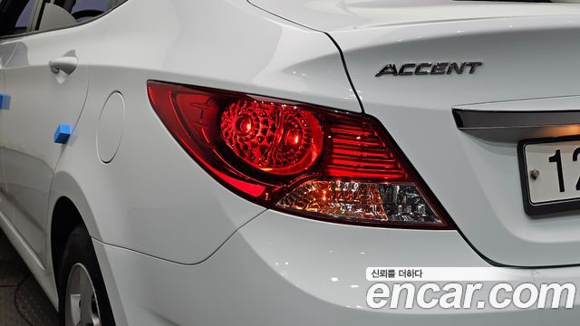 Hyundai Accent 2015 — photo 9
