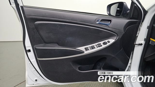 Hyundai Accent 2015 — photo 14