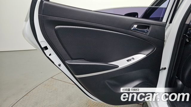Hyundai Accent 2015 — photo 15