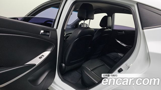 Hyundai Accent 2015 — photo 16