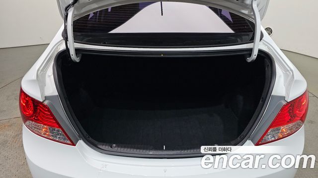 Hyundai Accent 2015 — photo 29