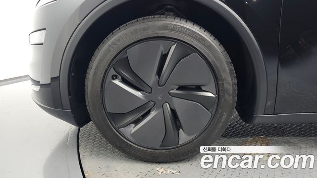 Tesla Model Y 2025 — photo 5