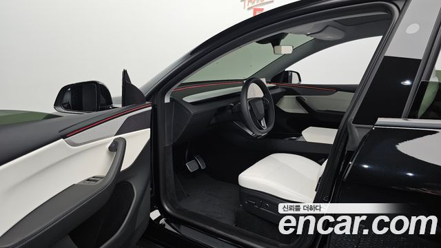 Tesla Model Y 2025 — photo 13