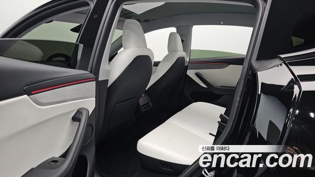 Tesla Model Y 2025 — photo 17