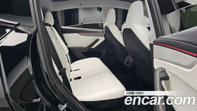 Tesla Model Y 2025 — photo 18