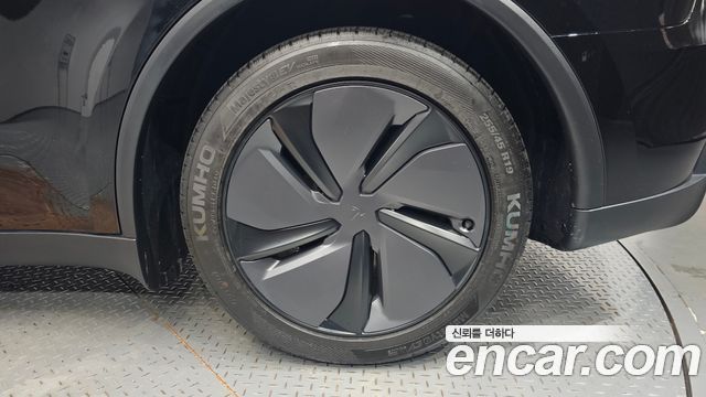Tesla Model Y 2025 — photo 7