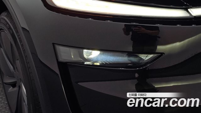 Tesla Model Y 2025 — photo 8
